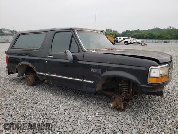 ✅ 1993 Ford Bronco XL • VIN: 1FMEU15N4PLA87622 • Lot: 59385185. Wystawiony na Copart z przebiegiem Nie podano. Bezpłatny archiwum sprzedaży aukcyjnych z USA i szczegółowy raport historii pojazdu na DreamBid. Zdjęcie 4.