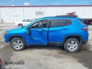 ✅ 2022 Jeep Compass Latitude • VIN: 3C4NJDBB8NT217458 • Lot: 43097648. Listed on IAAI with 28,002 mi. Free auction sales archive from the USA and detailed vehicle history report at DreamBid. Image 15.