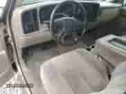 2004 Chevrolet Silverado 1500 LS z VIN 1GCEC14V94Z186793, wystawiony jako Copart lot #83448234 z przebiegiem 176 573 mil mil oraz Czysty tytuł • Clean title. Historia ofert i sprzedaży dostępna na DreamBid. Obrazek 8.