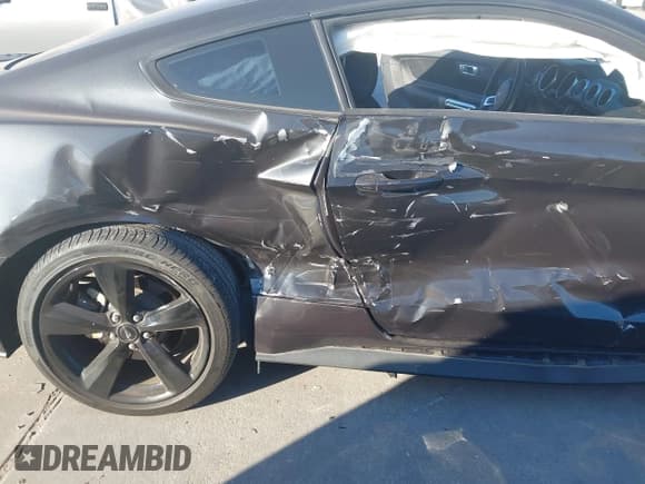 ✅ 2022 Ford Mustang EcoBoost • VIN: 1FA6P8TH5N5134752 • Lot: 43375319. Listed on IAAI with 10,368 mi. Free auction sales archive from the USA and detailed vehicle history report at DreamBid. Image 6.