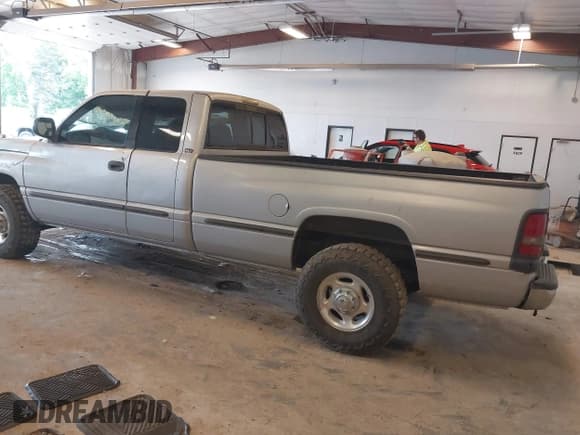 ✅ 2002 Dodge 2500 • VIN: 3B7KC23692M204727 • Лот: 42656564. Опубликован ранее на IAAI с пробегом 250 608 миль. Бесплатный доступ к архиву аукционных продаж из США и подробный отчёт об истории автомобиля на DreamBid. Изображение 3.