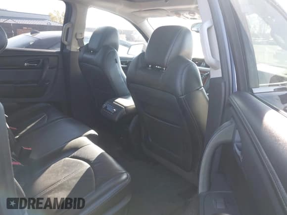✅ 2014 Chevrolet Traverse LT • VIN: 1GNKRHKD4EJ158914 • Lot: 43440611. Listed on IAAI with 137,402 mi. Free auction sales archive from the USA and detailed vehicle history report at DreamBid. Image 8.