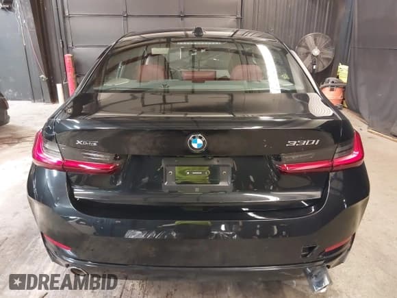 ✅ 2025 BMW 3 Series 330i xDrive • VIN: 3MW89CW08S8F24309 • Lot: 42125993. Wystawiony na IAAI z przebiegiem 457 mil. Bezpłatny archiwum sprzedaży aukcyjnych z USA i szczegółowy raport historii pojazdu na DreamBid. Zdjęcie 17.