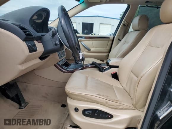 ✅ 2006 BMW X5 3.0i • VIN: 5UXFA13506LY45828 • Lot: 69556875. Wystawiony na Copart z przebiegiem 220 580 mil. Bezpłatny archiwum sprzedaży aukcyjnych z USA i szczegółowy raport historii pojazdu na DreamBid. Zdjęcie 7.