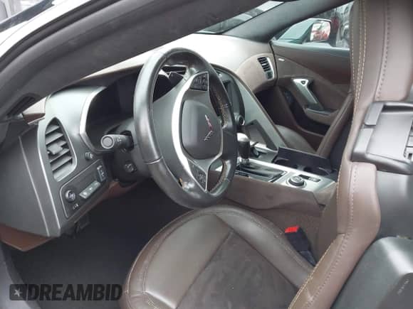 2014 Chevrolet Corvette Z51 3LT z VIN 1G1YM3D70E5400451, wystawiony jako IAAI lot #42990225 z przebiegiem Nie podano mil oraz . Historia ofert i sprzedaży dostępna na DreamBid. Obrazek 5.