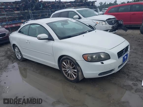 ✅ 2008 Volvo C70 • VIN: YV1MC672X8J045899 • Lot: 43389622. Wystawiony na IAAI z przebiegiem 158 967 mil. Bezpłatny archiwum sprzedaży aukcyjnych z USA i szczegółowy raport historii pojazdu na DreamBid. Zdjęcie 1.