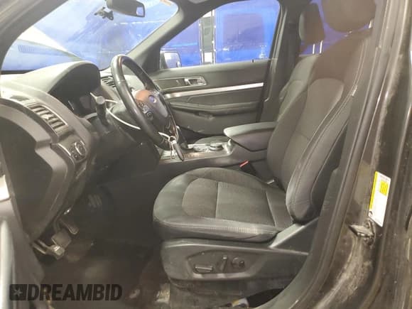 ✅ 2019 Ford Explorer XLT • VIN: 1FM5K8D86KGB26352 • Lot: 90126185. Listed on Copart with 192,303 mi. Free auction sales archive from the USA and detailed vehicle history report at DreamBid. Image 7.