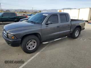 ✅ 2004 Dodge Dakota Sport • VIN: 1D7HL38K74S584608 • Лот: 79129914. Размещён на Copart с пробегом 165 025 миль миль. Получите бесплатный доступ к архиву аукционных продаж из США и посмотрите подробный отчёт об истории автомобиля на DreamBid. Изображение 1.