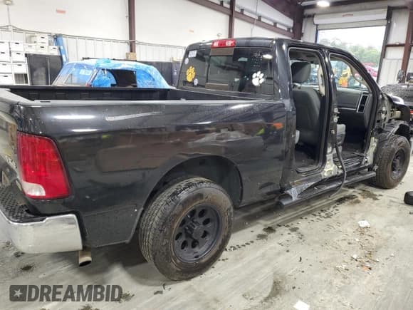 ✅ 2017 Ram 1500 SLT • VIN: 1C6RR7GGXHS807674 • Lot: 55633895. Wystawiony na Copart z przebiegiem 124 108 mil. Bezpłatny archiwum sprzedaży aukcyjnych z USA i szczegółowy raport historii pojazdu na DreamBid. Zdjęcie 3.