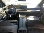 ✅ 2024 BMW i5 M60 • VIN: WBY43FK03RCP74018 • Lot: 67094515. Wystawiony na Copart z przebiegiem 14 317 mil. Bezpłatny archiwum sprzedaży aukcyjnych z USA i szczegółowy raport historii pojazdu na DreamBid. Zdjęcie 8.