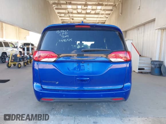 ✅ 2019 Chrysler Pacifica Touring Plus • VIN: 2C4RC1FG5KR633238 • Lot: 43472396. Wystawiony na IAAI z przebiegiem 103 337 mil. Bezpłatny archiwum sprzedaży aukcyjnych z USA i szczegółowy raport historii pojazdu na DreamBid. Zdjęcie 16.