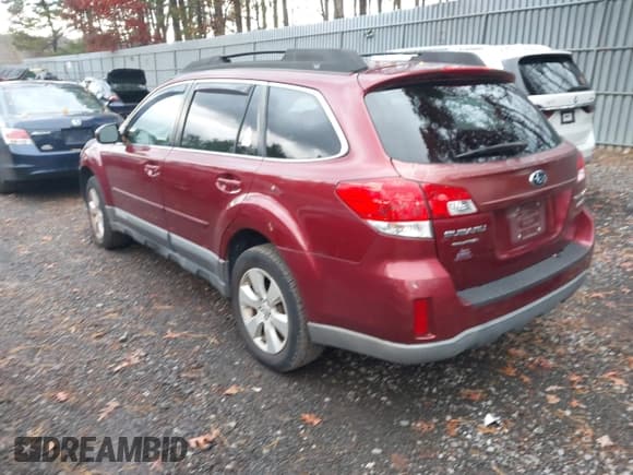 ✅ 2011 Subaru Outback Premium • VIN: 4S4BRBCC4B3390730 • Lot: 43658545. Wystawiony na IAAI z przebiegiem 133 788 mil. Bezpłatny archiwum sprzedaży aukcyjnych z USA i szczegółowy raport historii pojazdu na DreamBid. Zdjęcie 3.