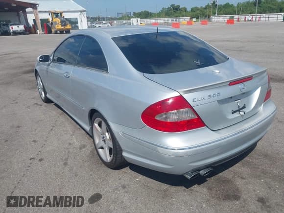 ✅ 2006 Mercedes-Benz CLK 500 • VIN: WDBTJ75J26F178355 • Лот: 43110217. Опубликован ранее на IAAI с пробегом 155 719 миль. Бесплатный доступ к архиву аукционных продаж из США и подробный отчёт об истории автомобиля на DreamBid. Изображение 3.