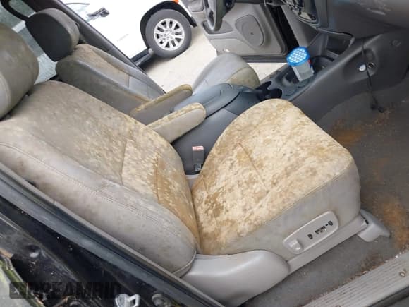 ✅ 2003 Toyota Sequoia SR5 • VIN: 5TDZT34A23S190937 • Lot: 43317099. Listed on IAAI with 237,500 mi. Free auction sales archive from the USA and detailed vehicle history report at DreamBid. Image 14.