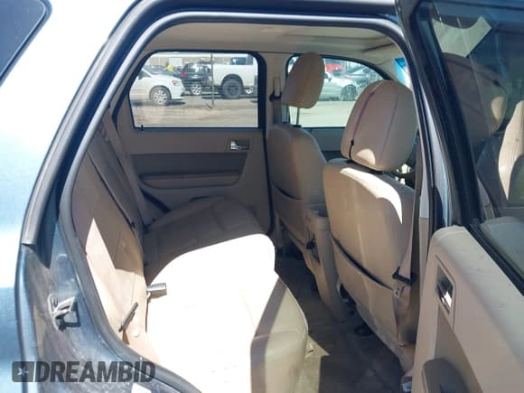 ✅ 2012 Ford Escape Limited • VIN: 1FMCU0E70CKB53425 • Lot: 41818191. Wystawiony na IAAI z przebiegiem 140 977 mil. Bezpłatny archiwum sprzedaży aukcyjnych z USA i szczegółowy raport historii pojazdu na DreamBid. Zdjęcie 8.