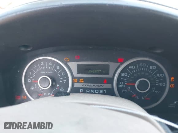 ✅ 2005 Ford Expedition Limited • VIN: 1FMFU20525LA93434 • Lot: 41787625. Listed on IAAI with 242,057 mi. Free auction sales archive from the USA and detailed vehicle history report at DreamBid. Image 7.