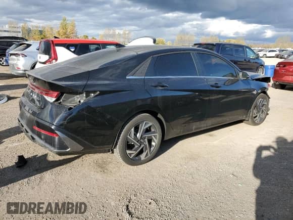 2025 Hyundai Elantra Preferred z VIN KMHLN4DG5SU029658, wystawiony jako Copart lot #84768765 z przebiegiem 12 053 mil mil oraz Szkoda całkowita • Salvage title. Historia ofert i sprzedaży dostępna na DreamBid. Obrazek 3.