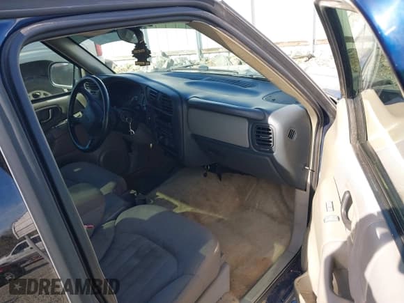 ✅ 2003 Chevrolet S-10 LS • VIN: 1GCCS19X638152206 • Лот: 41464663. Опубликован ранее на IAAI с пробегом 123 231 миль. Бесплатный доступ к архиву аукционных продаж из США и подробный отчёт об истории автомобиля на DreamBid. Изображение 5.