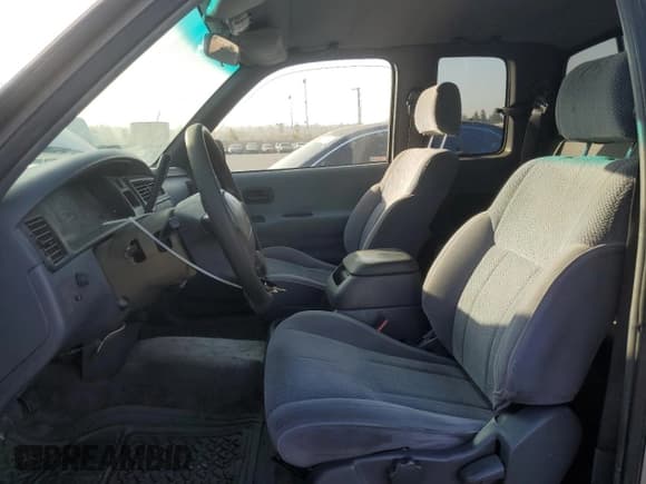 ✅ 1997 Toyota T100 SR5 • VIN: JT4TN14D3V0031106 • Lot: 83483654. Wystawiony na Copart z przebiegiem 242 964 mil. Bezpłatny archiwum sprzedaży aukcyjnych z USA i szczegółowy raport historii pojazdu na DreamBid. Zdjęcie 7.