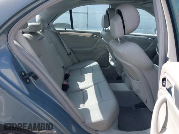 ✅ 2006 Mercedes-Benz C 230 Sport • VIN: WDBRF52H16A840523 • Lot: 43165753. Wystawiony na IAAI z przebiegiem 213 305 mil. Bezpłatny archiwum sprzedaży aukcyjnych z USA i szczegółowy raport historii pojazdu na DreamBid. Zdjęcie 8.