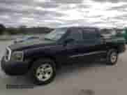 2005 Dodge Dakota ST z VIN 1D7HW28K55S265016, wystawiony jako Copart lot #81959724 z przebiegiem 154 306 mil mil oraz Czysty tytuł • Clean title. Historia ofert i sprzedaży dostępna na DreamBid. Obrazek 1.