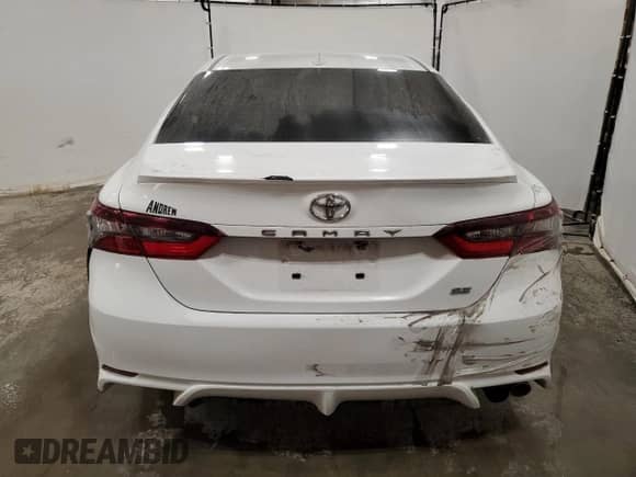 2022 Toyota Camry SE z VIN 4T1G11AKXNU664674, wystawiony jako Copart lot #68319575 z przebiegiem 62 490 mil mil oraz Czysty tytuł • Clean title. Historia ofert i sprzedaży dostępna na DreamBid. Obrazek 6.