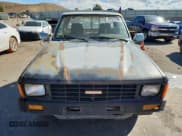 ✅ 1986 Toyota Pickup • VIN: JT4RN50R4G0152474 • Lot: 89923595. Wystawiony na Copart z przebiegiem 278 671 mil. Bezpłatny archiwum sprzedaży aukcyjnych z USA i szczegółowy raport historii pojazdu na DreamBid. Zdjęcie 5.