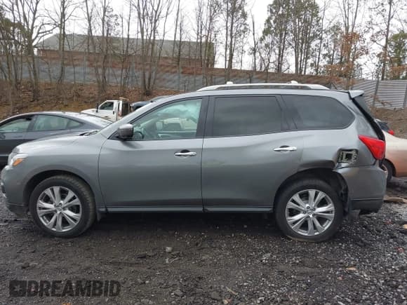 ✅ 2018 Nissan Pathfinder SL • VIN: 5N1DR2MM9JC621801 • Lot: 41924143. Wystawiony na IAAI z przebiegiem 80 325 mil. Bezpłatny archiwum sprzedaży aukcyjnych z USA i szczegółowy raport historii pojazdu na DreamBid. Zdjęcie 14.