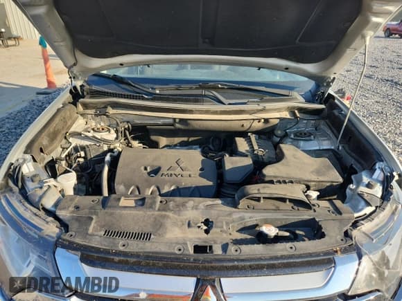 ✅ 2018 Mitsubishi Outlander ES • VIN: JA4AD2A32JZ002904 • Lot: 81310015. Wystawiony na Copart z przebiegiem 185 077 mil. Bezpłatny archiwum sprzedaży aukcyjnych z USA i szczegółowy raport historii pojazdu na DreamBid. Zdjęcie 12.