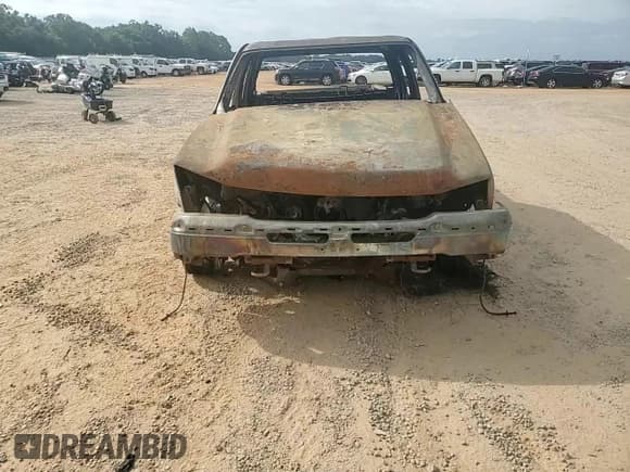 ✅ 2006 Chevrolet Silverado 1500 LT3 • VIN: 2GCEK19B061138497 • Лот: 69965644. Опубликован ранее на Copart с пробегом Не указан. Бесплатный доступ к архиву аукционных продаж из США и подробный отчёт об истории автомобиля на DreamBid. Изображение 11.