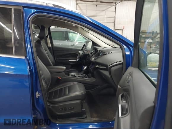 ✅ 2019 Ford Escape Titanium • VIN: 1FMCU9J93KUA16820 • Lot: 43506252. Wystawiony na IAAI z przebiegiem 68 916 mil. Bezpłatny archiwum sprzedaży aukcyjnych z USA i szczegółowy raport historii pojazdu na DreamBid. Zdjęcie 5.