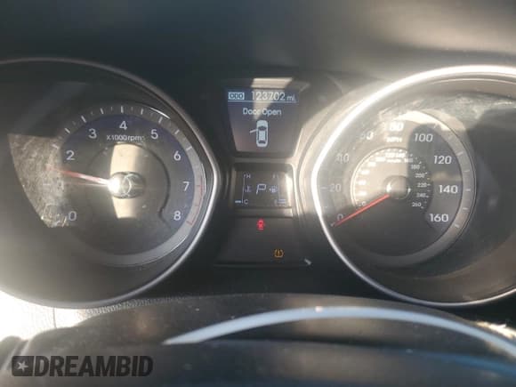 ✅ 2014 Hyundai Elantra • VIN: KMHD35LH5EU201167 • Lot: 91841355. Listed on Copart with 123,702 mi. Free auction sales archive from the USA and detailed vehicle history report at DreamBid. Image 9.