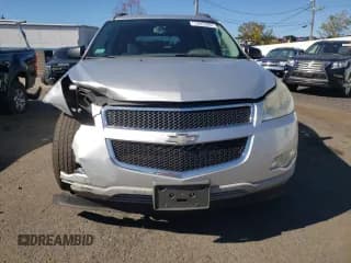 ✅ 2010 Chevrolet Traverse LS • VIN: 1GNLVEED1AS139462 • Lot: 74953094. Wystawiony na Copart z przebiegiem 142 790 mil. Bezpłatny archiwum sprzedaży aukcyjnych z USA i szczegółowy raport historii pojazdu na DreamBid. Zdjęcie 5.