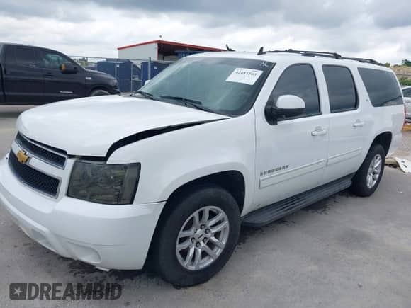 2014 Chevrolet Suburban LT z VIN 1GNSCJE02ER153469, wystawiony jako IAAI lot #42481563 z przebiegiem 249 441 mil mil oraz . Historia ofert i sprzedaży dostępna na DreamBid. Obrazek 2.