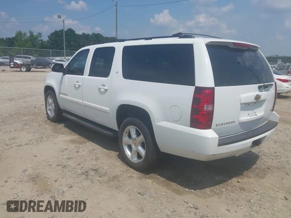 ✅ 2007 Chevrolet Suburban LT • VIN: 1GNFC16007J294395 • Lot: 42590528. Listed on IAAI with 261,070 mi. Free auction sales archive from the USA and detailed vehicle history report at DreamBid. Image 3.