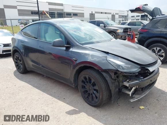 ✅ 2024 Tesla Model Y • VIN: 7SAYGDED7RA324921 • Лот: 43241623. Опубликован ранее на IAAI с пробегом 11 376 миль. Бесплатный доступ к архиву аукционных продаж из США и подробный отчёт об истории автомобиля на DreamBid. Изображение 1.