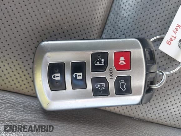 ✅ 2016 Toyota Sienna XLE • VIN: 5TDYK3DCXGS715250 • Лот: 43197066. Опубликован ранее на IAAI с пробегом 161 887 миль. Бесплатный доступ к архиву аукционных продаж из США и подробный отчёт об истории автомобиля на DreamBid. Изображение 11.