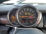 ✅ 2018 MINI Convertible Cooper • VIN: WMWWG5C5XJ3D00719 • Lot: 93783995. Wystawiony na Copart z przebiegiem 22 150 mil. Bezpłatny archiwum sprzedaży aukcyjnych z USA i szczegółowy raport historii pojazdu na DreamBid. Zdjęcie 9.