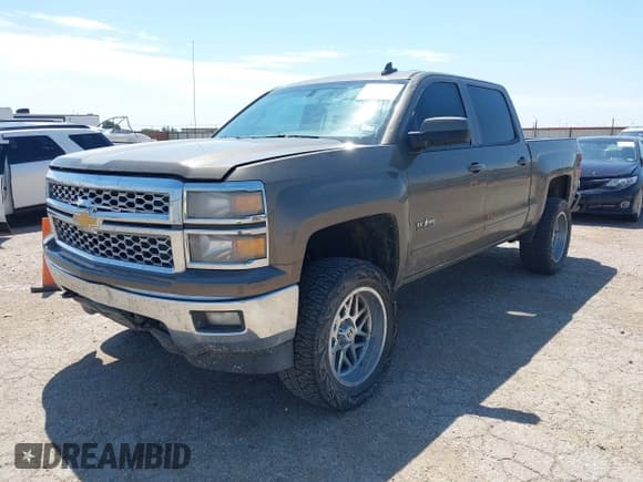 ✅ 2015 Chevrolet Silverado 1500 LT • VIN: 3GCUKREC1FG479567 • Lot: 42962302. Listed on IAAI with 177,669 mi. Free auction sales archive from the USA and detailed vehicle history report at DreamBid. Image 2.