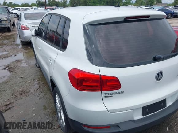 ✅ 2017 Volkswagen Tiguan S • VIN: WVGAV7AX2HK044684 • Lot: 29013278. Wystawiony na IAAI z przebiegiem 50 598 mil. Bezpłatny archiwum sprzedaży aukcyjnych z USA i szczegółowy raport historii pojazdu na DreamBid. Zdjęcie 3.
