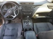 ✅ 2018 Nissan Rogue S • VIN: JN1BJ1CPXJW103738 • Lot: 91372165. Wystawiony na Copart z przebiegiem 58 739 mil. Bezpłatny archiwum sprzedaży aukcyjnych z USA i szczegółowy raport historii pojazdu na DreamBid. Zdjęcie 8.