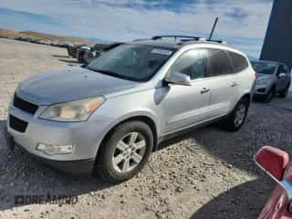 2011 Chevrolet Traverse 2LT z VIN 1GNKVJED0BJ233621, wystawiony jako Copart lot #71935945 z przebiegiem 161 242 mil mil oraz Czysty tytuł • Clean title. Historia ofert i sprzedaży dostępna na DreamBid. Obrazek 1.