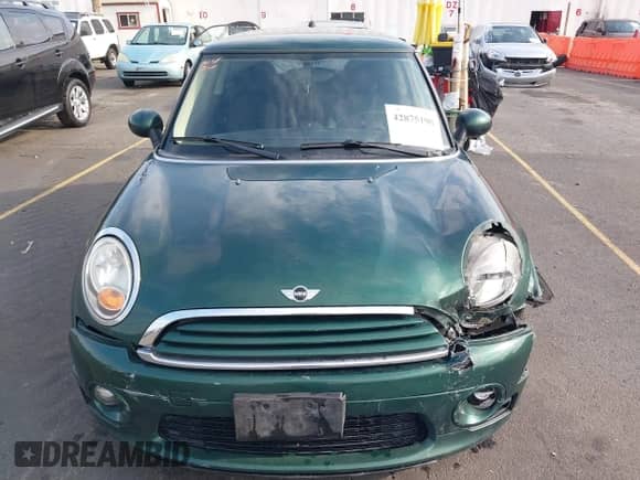 2011 MINI Hardtop with VIN WMWSU3C58BT091720, listed as a IAAI auction lot 42875190 with 60,918 mi miles and . Bid and sale history available at DreamBid. Image 12.