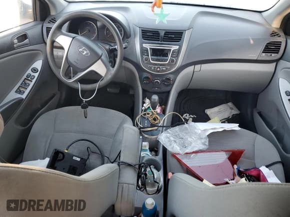 ✅ 2016 Hyundai Accent SE • VIN: KMHCT4AE0GU015375 • Lot: 67657964. Wystawiony na Copart z przebiegiem 82 699 mil. Bezpłatny archiwum sprzedaży aukcyjnych z USA i szczegółowy raport historii pojazdu na DreamBid. Zdjęcie 8.