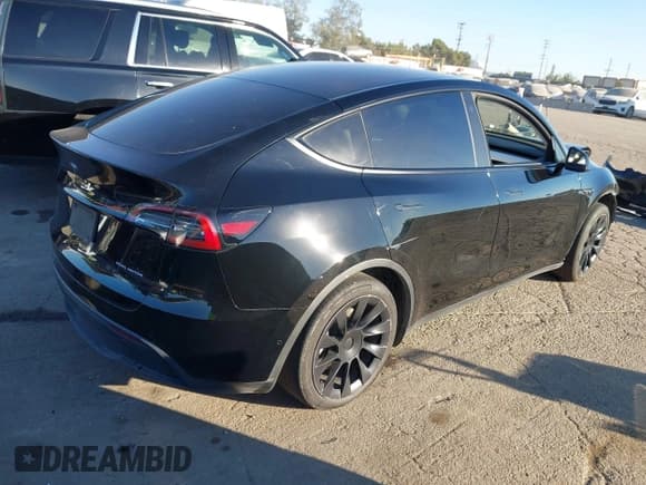 ✅ 2021 Tesla Model Y Long Range • VIN: 5YJYGDEE2MF152332 • Лот: 43582323. Опубликован ранее на IAAI с пробегом 126 931 миль. Бесплатный доступ к архиву аукционных продаж из США и подробный отчёт об истории автомобиля на DreamBid. Изображение 4.