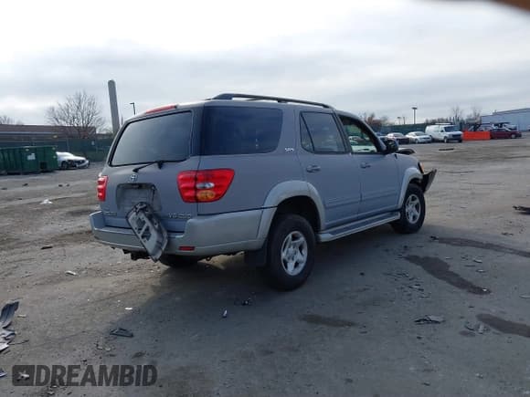 ✅ 2001 Toyota Sequoia SR5 • VIN: 5TDBT44A61S028572 • Lot: 40913119. Listed on IAAI with Not provided. Free auction sales archive from the USA and detailed vehicle history report at DreamBid. Image 4.