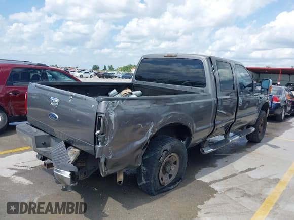 ✅ 2009 Ford F-250 XL • VIN: 1FTSW21519EB01299 • Lot: 42491327. Wystawiony na IAAI z przebiegiem 235 705 mil. Bezpłatny archiwum sprzedaży aukcyjnych z USA i szczegółowy raport historii pojazdu na DreamBid. Zdjęcie 17.