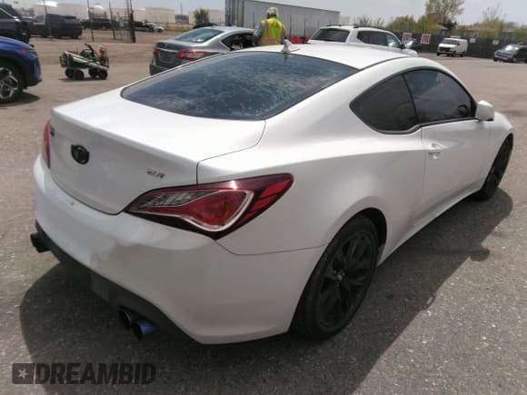✅ 2013 Hyundai Genesis Coupe Premium • VIN: KMHHT6KD5DU096084 • Lot: 42126324. Wystawiony na IAAI z przebiegiem 76 518 mil. Bezpłatny archiwum sprzedaży aukcyjnych z USA i szczegółowy raport historii pojazdu na DreamBid. Zdjęcie 4.