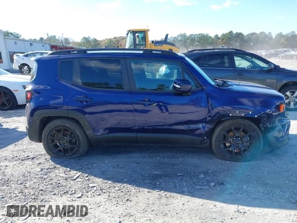 ✅ 2020 Jeep Renegade Latitude • VIN: ZACNJABB5LPL87163 • Lot: 40948221. Wystawiony na IAAI z przebiegiem 118 125 mil. Bezpłatny archiwum sprzedaży aukcyjnych z USA i szczegółowy raport historii pojazdu na DreamBid. Zdjęcie 13.