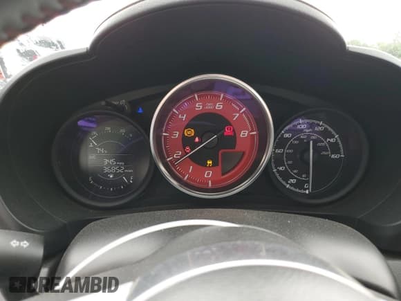 ✅ 2018 FIAT 124 Spider Abarth • VIN: JC1NFAEK6J0135812 • Лот: 61188194. Опубликован ранее на Copart с пробегом 36 852 миль. Бесплатный доступ к архиву аукционных продаж из США и подробный отчёт об истории автомобиля на DreamBid. Изображение 9.